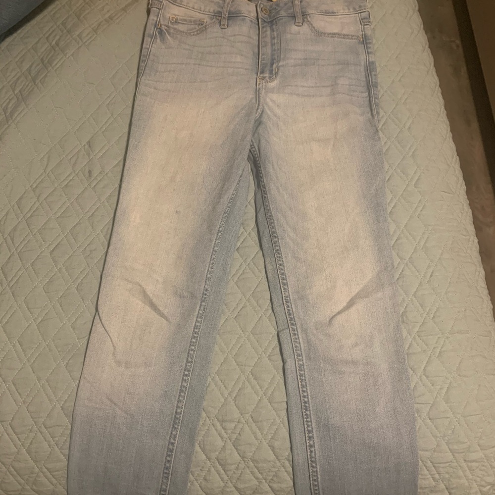 Light wash skinny jeans